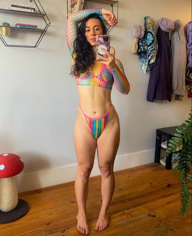 I’m available for hookup - Image 3